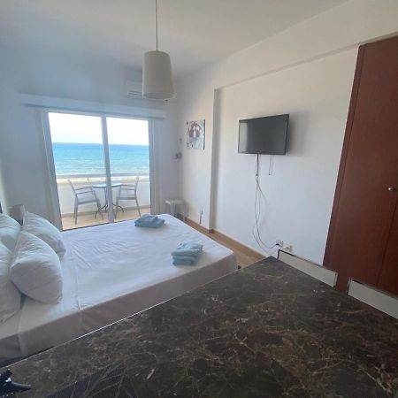 Alex Beach Apartment 33 ลาร์นาคา ภายนอก รูปภาพ