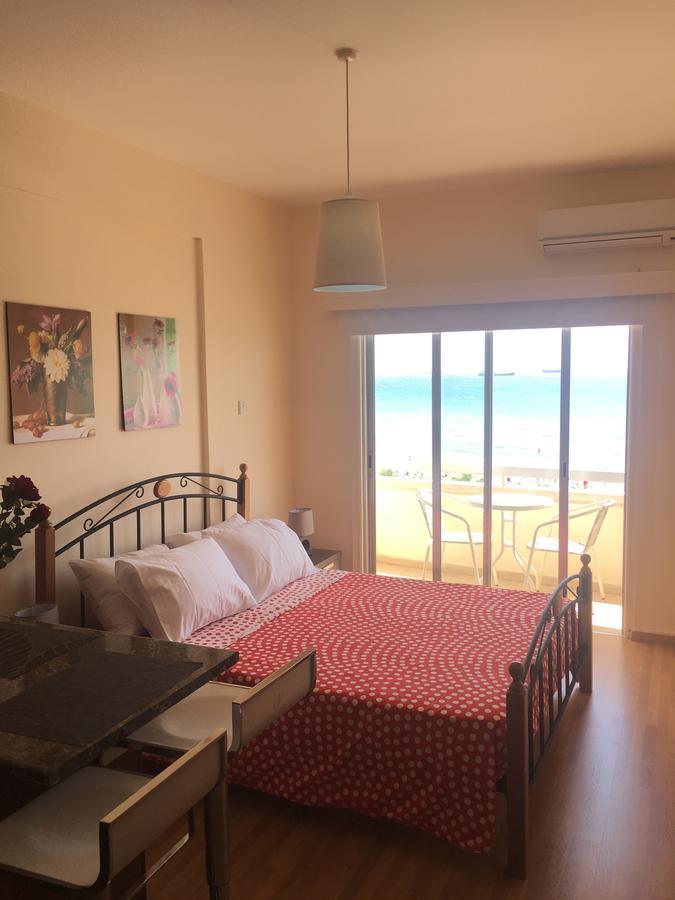 Alex Beach Apartment 33 ลาร์นาคา ภายนอก รูปภาพ