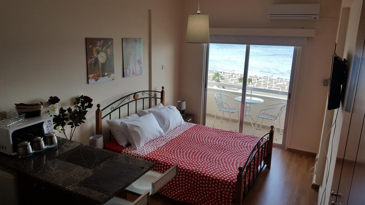 Alex Beach Apartment 33 ลาร์นาคา ภายนอก รูปภาพ